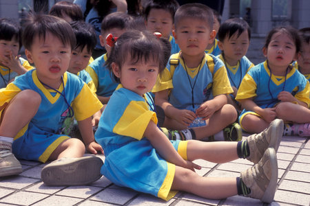 children at a monument of the Korean War Memorial in the city of Seoul in South Korea in EastAasia.  Southkorea, Seoul, May, 2006のeditorial素材