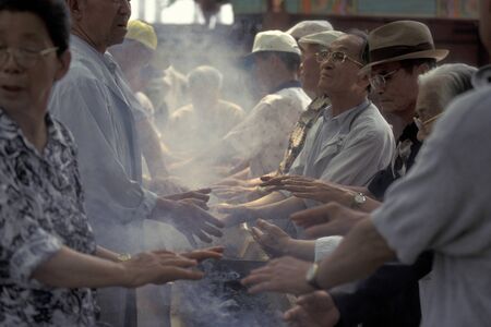 seniors and a acupuncture place at the Tapkol Prk in the city of Seoul in South Korea in EastAasia.  Southkorea, Seoul, May, 2006のeditorial素材