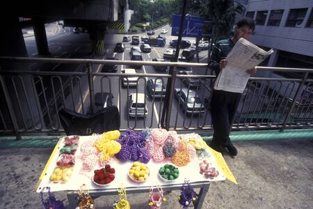 a smal shop on a market in the city of Seoul in South Korea in EastAasia.  Southkorea, Seoul, May, 2006のeditorial素材