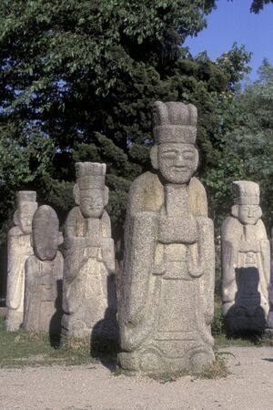 the stone sculptures and statue of the Royal Tombs in the Seolleung Park in city centre of Seoul in South Korea in EastAasia.  Southkorea, Seoul, May, 2006のeditorial素材