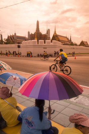 People at a event at the Wat Phra Kaew Temple in Banglamphu in the city of Bangkok in Thailand in Southeastasia.  Thailand, Bangkok, November, 2018のeditorial素材