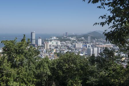 the city view from the Wat Khao Phutthakhodom Hill in the Town of Si Racha in the Provinz Chonburi in Thailand.  Thailand, Bangsaen, November, 2018のeditorial素材