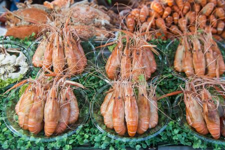 prawns at the Night market and walking street at the Coast of Laemtan at the Bang Saen Beach at the Town of Bangsaen in the Provinz Chonburi in Thailand.  Thailand, Bangsaen, November, 2018のeditorial素材