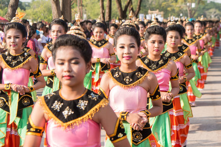 traditional dresst thai women at the Loy Krathong Festival in the Historical Park in Sukhothai in the Provinz Sukhothai in Thailand.   Thailand, Sukhothai, November, 2018のeditorial素材