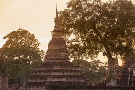 the Wat Mahathat Temple at the Historical Park in Sukhothai in the Provinz Sukhothai in Thailand.   Thailand, Sukhothai, November, 2018のeditorial素材