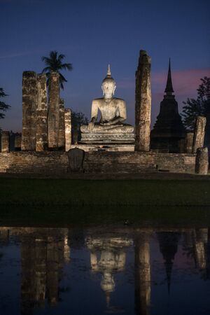 a Buddha statue at the Wat Mahathat Temple at the Historical Park in Sukhothai in the Provinz Sukhothai in Thailand.   Thailand, Sukhothai, November, 2018のeditorial素材
