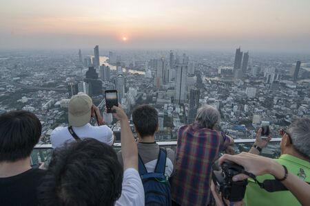 people at the Roof Top of the Maha Nakhon Building in Sathon in the city of Bangkok in Thailand in Southest Asia.  Thailand, Bangkok, November, 2019のeditorial素材