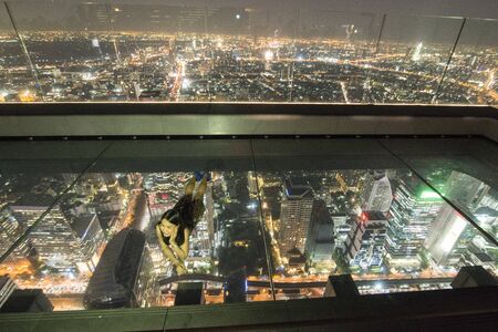 people on the skywalk at the Roof Top of the Maha Nakhon Building in Sathon in the city of Bangkok in Thailand in Southest Asia.  Thailand, Bangkok, November, 2019のeditorial素材