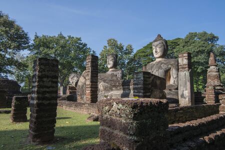 Buddha statue at the Wat Phra Kaeo at the Historical Park in of the town of Kamphaeng Phet in the Kamphaeng Phet Province in North Thailand.   Thailand, Kamphaeng Phet, November, 2019のeditorial素材