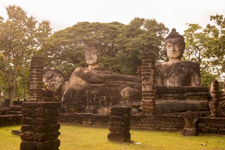 Buddha statue at the Wat Phra Kaeo at the Historical Park in of the town of Kamphaeng Phet in the Kamphaeng Phet Province in North Thailand.   Thailand, Kamphaeng Phet, November, 2019のeditorial素材