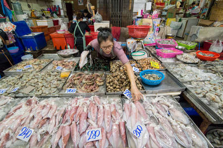 the food and fish Market of the Chatsila market in the Town of Hua Hin in Thailand.   Thailand, Hua Hin, November, 2019のeditorial素材