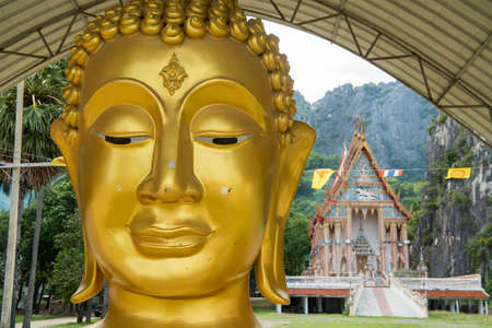 the wat Khao Daeng Temple at the Sam Roi Yot Nationalpark near the Town of Pranburi on the Golf of Thailand south the Town of Hua Hin in Thailand.   Thailand, Hua Hin, November, 2019のeditorial素材