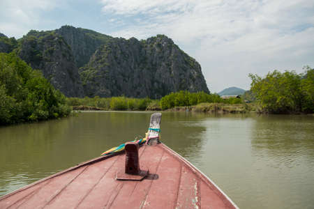 the landscape at the Khlong Khao Daeng river at the Sam Roi Yot Nationalpark near the Town of Pranburi on the Golf of Thailand south the Town of Hua Hin in Thailand.   Thailand, Hua Hin, November, 2019のeditorial素材