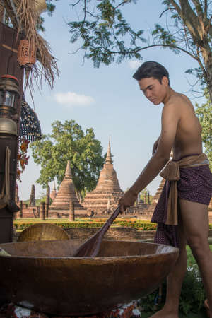 traditional dresst thai people at the Loy Krathong Festival in front of the Wat mahathat in the Historical Park in Sukhothai in the Provinz Sukhothai in Thailand.   Thailand, Sukhothai, November, 2019のeditorial素材