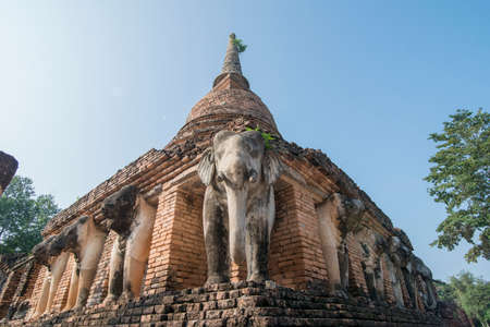 the Wat Chang Lom Temple in the Historical Park in Sukhothai in the Provinz Sukhothai in Thailand.   Thailand, Sukhothai, November, 2019のeditorial素材