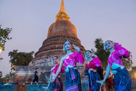 traditional dresst thai people at the Loy Krathong Festival in front of the Wat mahathat in the Historical Park in Sukhothai in the Provinz Sukhothai in Thailand.   Thailand, Sukhothai, November, 2019のeditorial素材