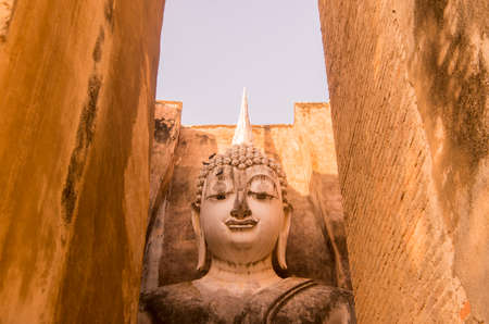 the Buddha at the Wat Si Chum at the Historical Park in Sukhothai in the Provinz Sukhothai in Thailand.   Thailand, Sukhothai, November, 2019のeditorial素材