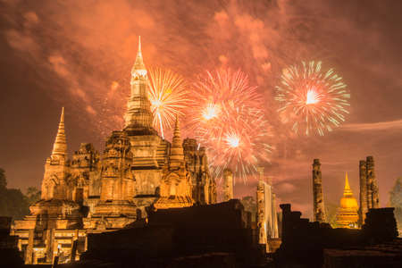 a firework on the Loy Krathong festival at the Wat Mahathat Temple at the Historical Park in Sukhothai in the Provinz Sukhothai in Thailand.   Thailand, Sukhothai, November, 2019のeditorial素材