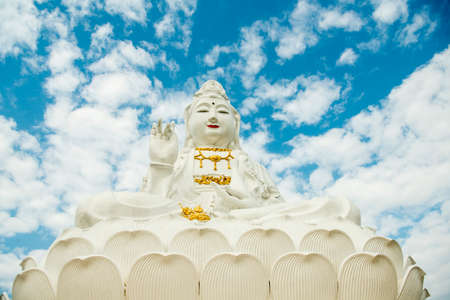 the big Buddha at the Wat Huay Pla Kang in the city of Chiang Rai in North Thailand.  Thailand, Chiang Rai, November, 2019のeditorial素材