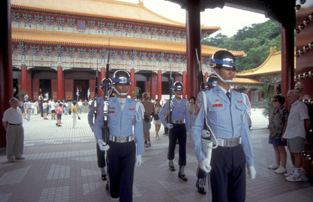 a guard at the Chiang Kai Shek Memorial Hall in the city centre of Taipei in Taiwan of East Aasia.   Taiwan, Taipei, May, 2001のeditorial素材