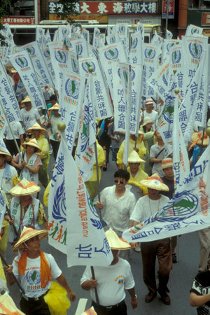 people on a protest for the right, Republic of taiwan to join the UN, in the city centre of Taipei in Taiwan of East Aasia.   Taiwan, Taipei, July, 1997のeditorial素材