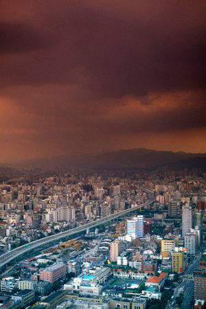 a road in the city centre of Taipei in Taiwan of East Aasia.   Taiwan, Taipei, May, 2001のeditorial素材