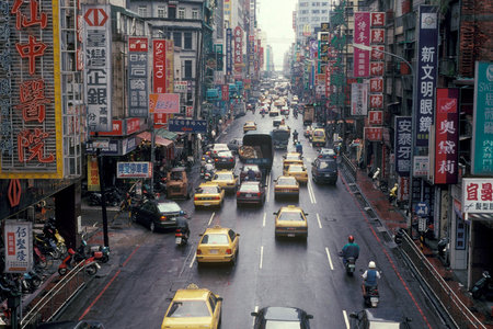 a road in the city centre of Taipei in Taiwan of East Aasia.   Taiwan, Taipei, May, 2001のeditorial素材