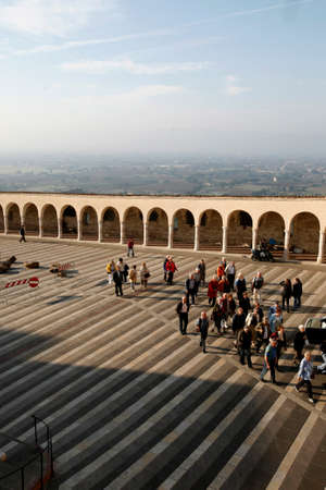 at the square at the sacro Convento di san Francesco de assisi the old Town of Assisi in the province of Perugia in Italy.   Italy, Assisi, September, 2001のeditorial素材