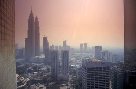 the architecture of the Petronas Twin Towers in the city of Kuala Lumpur in Malaysia.  Malaysia, Kuala Lumpur, August, 1997のeditorial素材