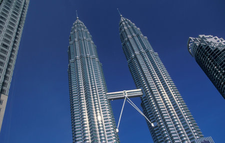 the architecture of the Petronas Twin Towers in the city of Kuala Lumpur in Malaysia.  Malaysia, Kuala Lumpur, January, 2003のeditorial素材