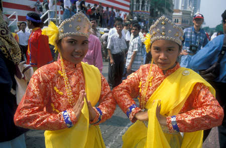 Women in traditional malay dress in the city of Kuala Lumpur in Malaysia.  Malaysia, Kuala Lumpur, August, 1997のeditorial素材