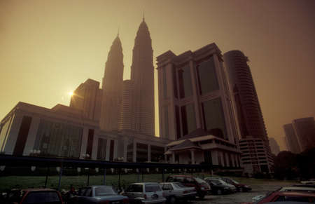 the architecture of the Petronas Twin Towers in the city of Kuala Lumpur in Malaysia.  Malaysia, Kuala Lumpur, January, 2003のeditorial素材