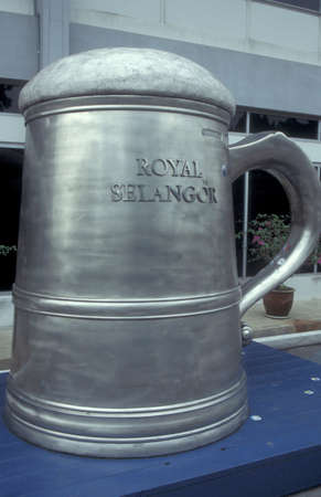 a pewter, made of Tin, at the Factory of Royal Selangor in the city of Kuala Lumpur in Malaysia.  Malaysia, Kuala Lumpur, August, 1997のeditorial素材