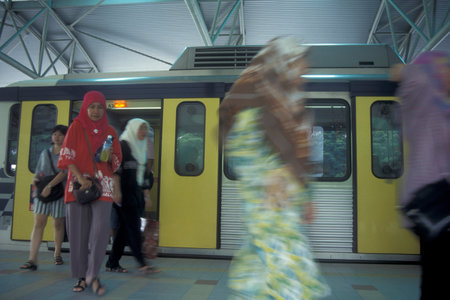 people at a metro station in the city of Kuala Lumpur in Malaysia.  Malaysia, Kuala Lumpur, August, 1997のeditorial素材