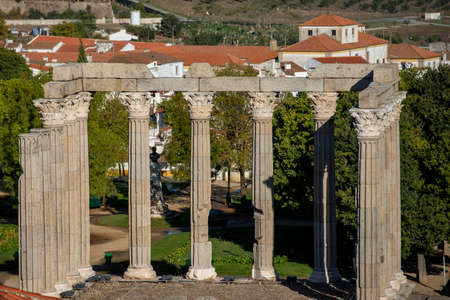 the Templo de Diana or Templo Romana on the Largo do Conde de Vila Flor in the old Town of the city Evora in Alentejo in Portugal.  Portugal, Evora, October, 2021のeditorial素材