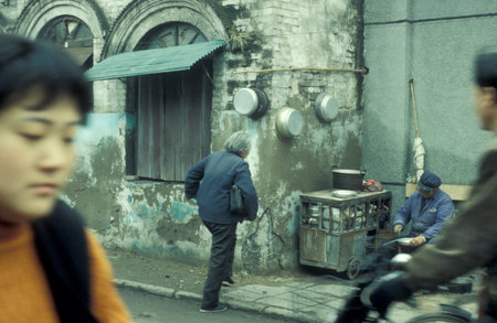 street life in a small alley in the old town in the City of Kaifeng in the Province of Henan in China. China, Kaifeng, November, 1996のeditorial素材