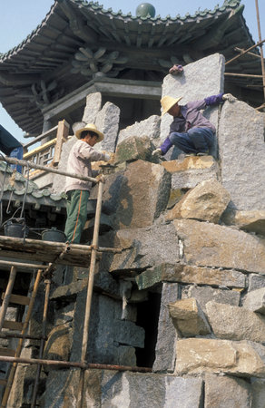 stone metz worker and construction at the Temple and Pavilion of Prince Teng at the Ganjiang River in the City of Nanchang in the Province of Jiangxi in China. China, Nanchang, November, 1996のeditorial素材