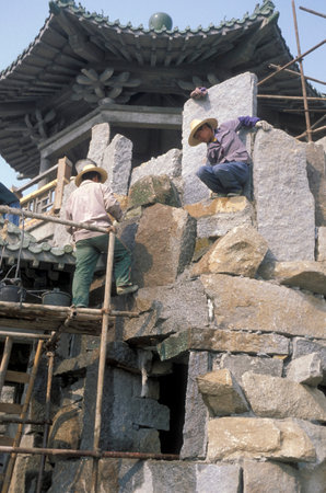stone metz worker and construction at the Temple and Pavilion of Prince Teng at the Ganjiang River in the City of Nanchang in the Province of Jiangxi in China. China, Nanchang, November, 1996のeditorial素材