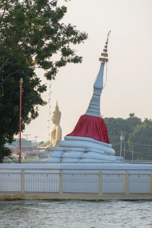 Chedi Mu Tao on Ko Kret and Buddha of Wat Bangchak in Pak Kret of Province Nonthaburi in Thailand, Thailand, Pak Kret, November, 9, 2024のeditorial素材