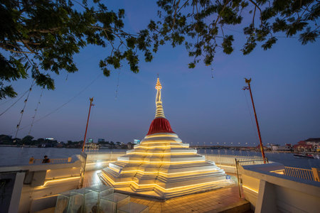 Leaning Pagoda or Chedi Mu Tao on Ko Kret Island in City of Pak Kret in Province Nonthaburi in Thailand, Thailand, Pak Kret, November, 10, 2024のeditorial素材