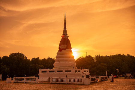 Sunset at Phra Chedi Klang Nam in Rayong City in Province of Rayong in Thailand, Thailand, Rayong, October, 26, 2024のeditorial素材