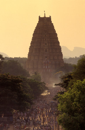 a temple wagon at the Holi Hindu Temple Festival at the Virupaksha Temple in the town of Hampi in the Province of Karnataka in India. India, Karnataka, March, 1998のeditorial素材