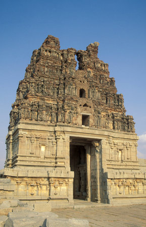 the Gate and Tower at the Vijaya Vittala Temple near the town of Hampi in the Province of Karnataka in India. India, Karnataka, March, 1998のeditorial素材