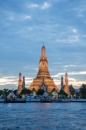 Sunset at Wat Arun at Chao Phraya River in City of Bangkok in Thailand. Thailand, Bangkok,...