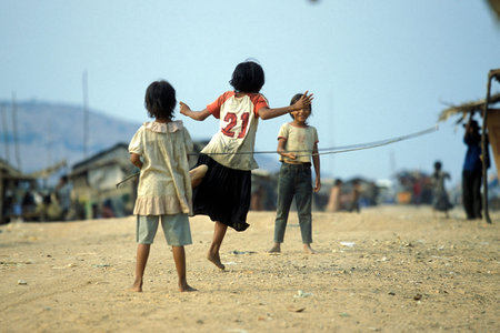 childern play Jump rope near the city of Phnom Penh of Cambodia.  Cambodia, Phnom Penh, February, 2001のeditorial素材