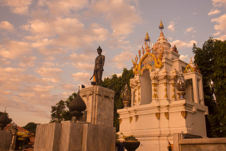 the Ngam Muang Monument at the lake of Kwan Phayao in the city of Phayao in North Thailand.のeditorial素材