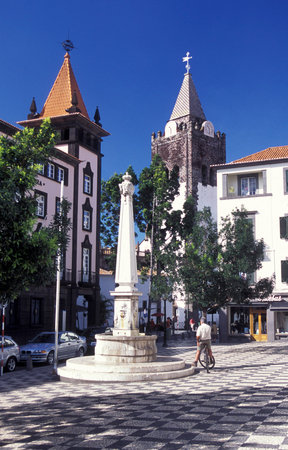 a square in  the old town of Funchal on the Island of Madeira in the Atlantic Ocean of Portugal.のeditorial素材