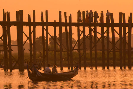 the u bein bridge in Amarapura near the City of Mandalay in Myanmar in Southeastasia.のeditorial素材