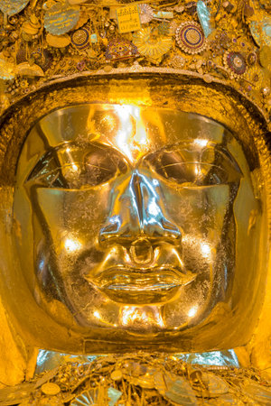 The Mahamuni Buddha at the Mahamuni temple in the City of Mandalay in Myanmar in Southeastasia.のeditorial素材
