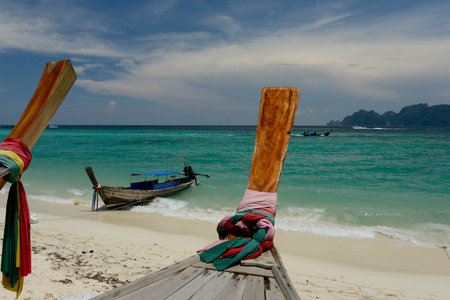 A Beach on the Island of Ko PhiPhi on Ko Phi Phi Island outside of the City of Krabi on the Andaman Sea in the south of Thailand.のeditorial素材